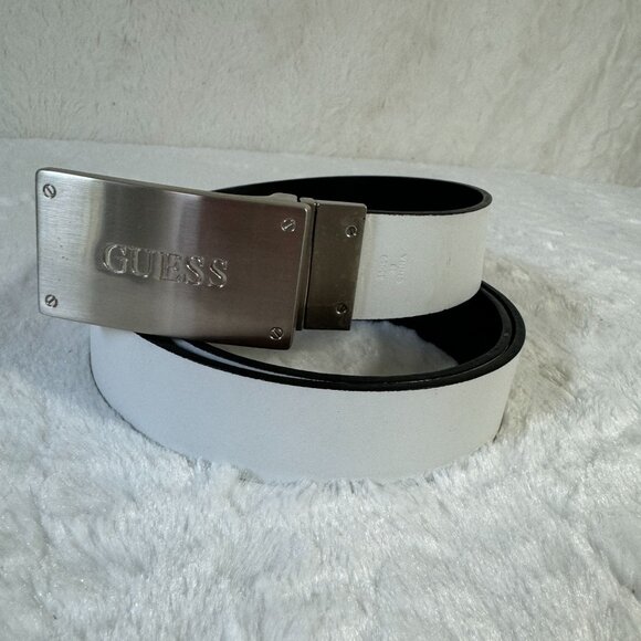 White & Black Guess Logo Leather Belt With Metal Buckle - Picture 2 of 6